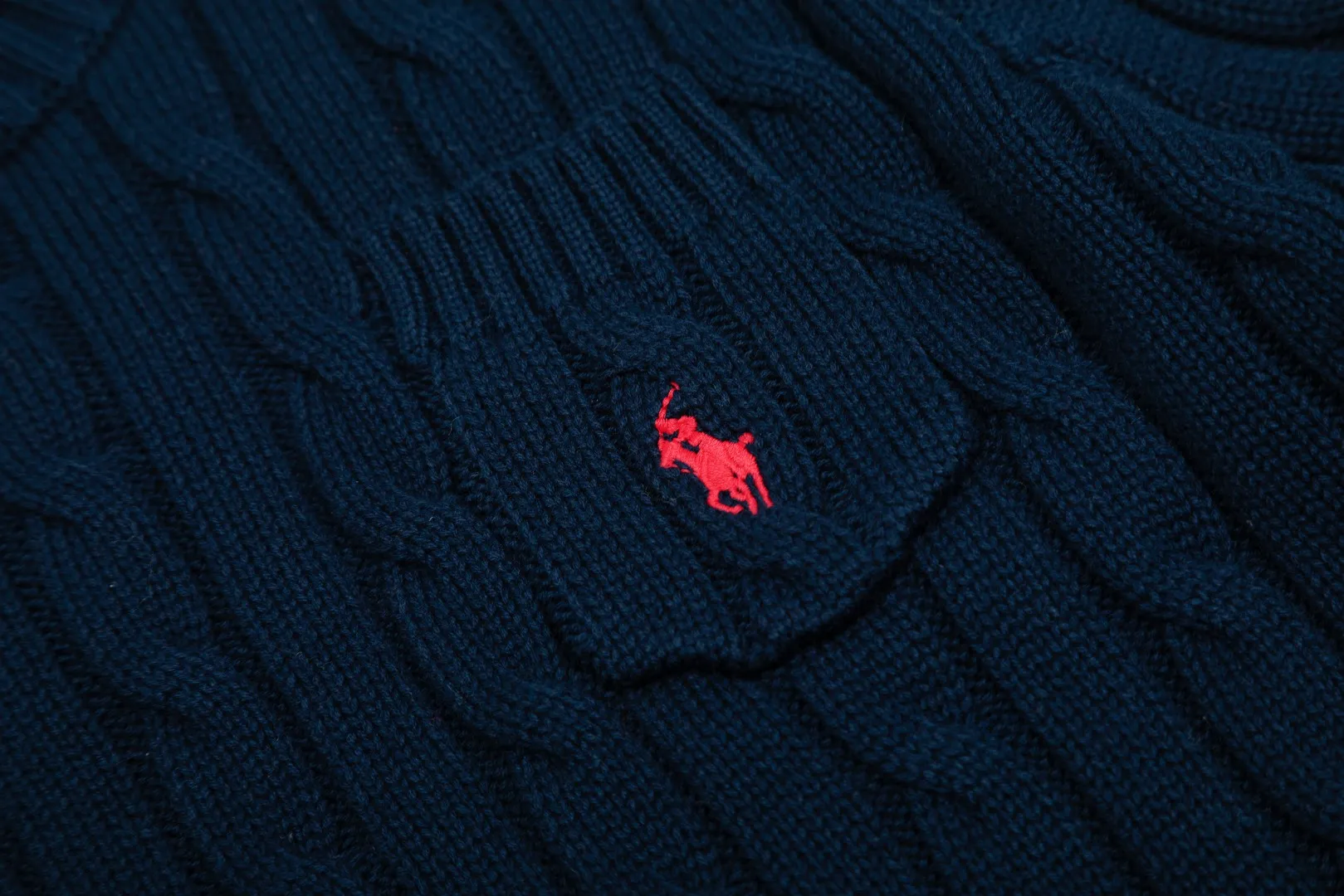 P154 💰 "Top quality" Style number: DS222# (not off the shelves all year round) [Ralph Lauren round neck pocket style solid color pony embroidered logo knitted short sleeves] ✅Ralph Lauren Ralph Lauren classic basic pocket all-match style goddess knitted short sleeves for all seasons ✅Main supplier platform live broadcast Wholesale entity Replenish when out of stock Not off the shelf ✅ZP quality 1:1 version Scan the code to enter the GF website Counter quality ✅Details and quality are the only one in Guangzhou. Imported quality cotton yarn, focusing on high-end, cost-effective, good quality needless to say. ✅The version is restored to the original order. The maximum size can be worn up to 160 pounds. Loose, comfortable and stress-free. ✅The upper body is simple and easy to match. A must-have for goddess ootd. Good-looking clothes are never picky. A must-have in the goddess’ wardrobe. Size: S-XL. Color: White, almond, purple, orange, gray, yellow, black, khaki, pink, navy, rose, green. Chinese red olive green light blue white label light blue blue label